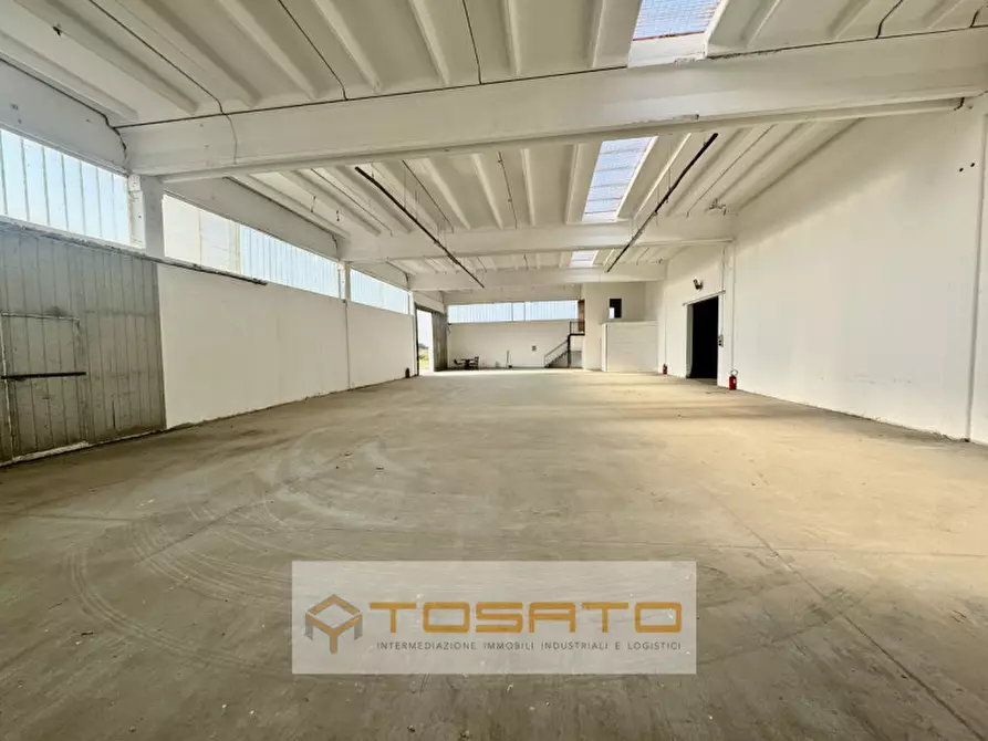 Immagine 2 di Capannone industriale in affitto  a Isola Rizza