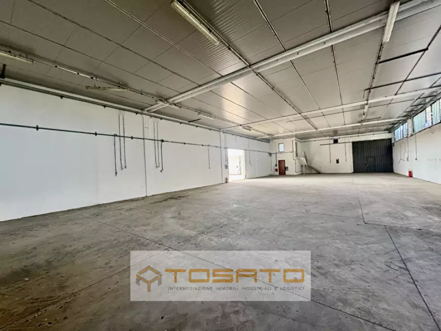 Immagine 9 di Capannone industriale in affitto  a Isola Rizza