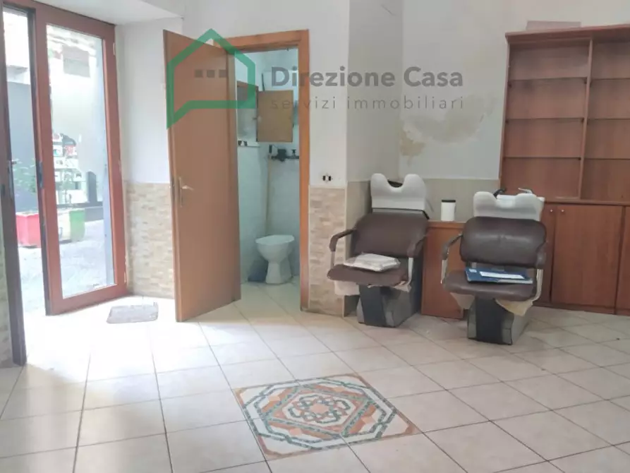 Immagine 8 di Negozio in affitto  in Via Titina de Filippo a Napoli