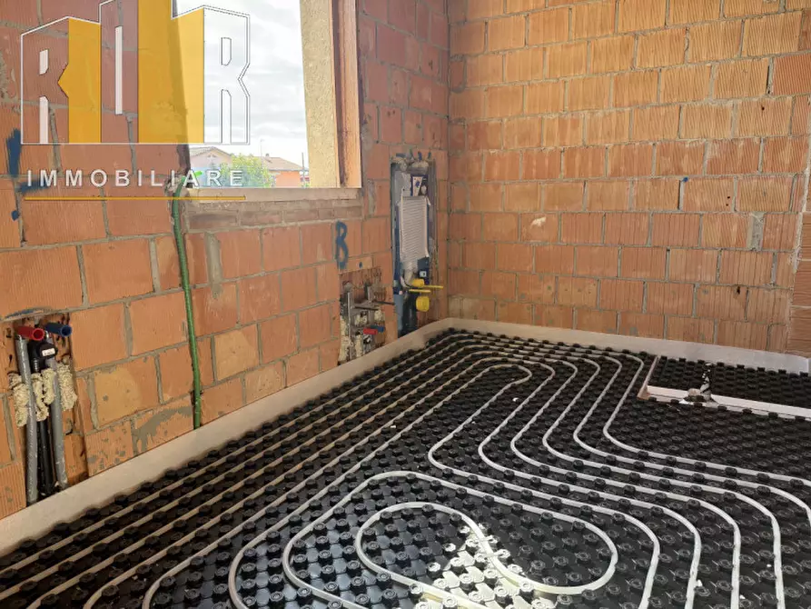 Immagine 4 di Casa trifamiliare in vendita  in Via Ponte San Nicolò a Ponte San Nicolò