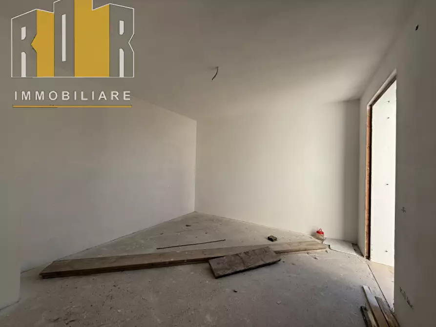 Immagine 8 di Casa trifamiliare in vendita  in Via Ponte San Nicolò a Ponte San Nicolò