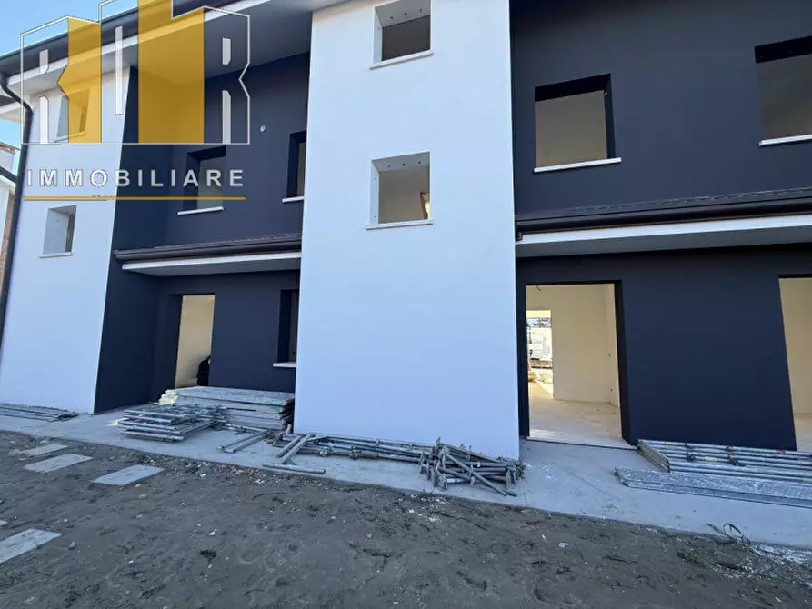 Immagine 14 di Casa trifamiliare in vendita  in Via Ponte San Nicolò a Ponte San Nicolò