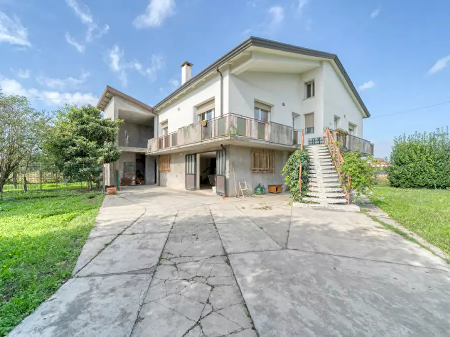 Immagine 1 di Casa indipendente in vendita  in Via Moiacche a Rubano