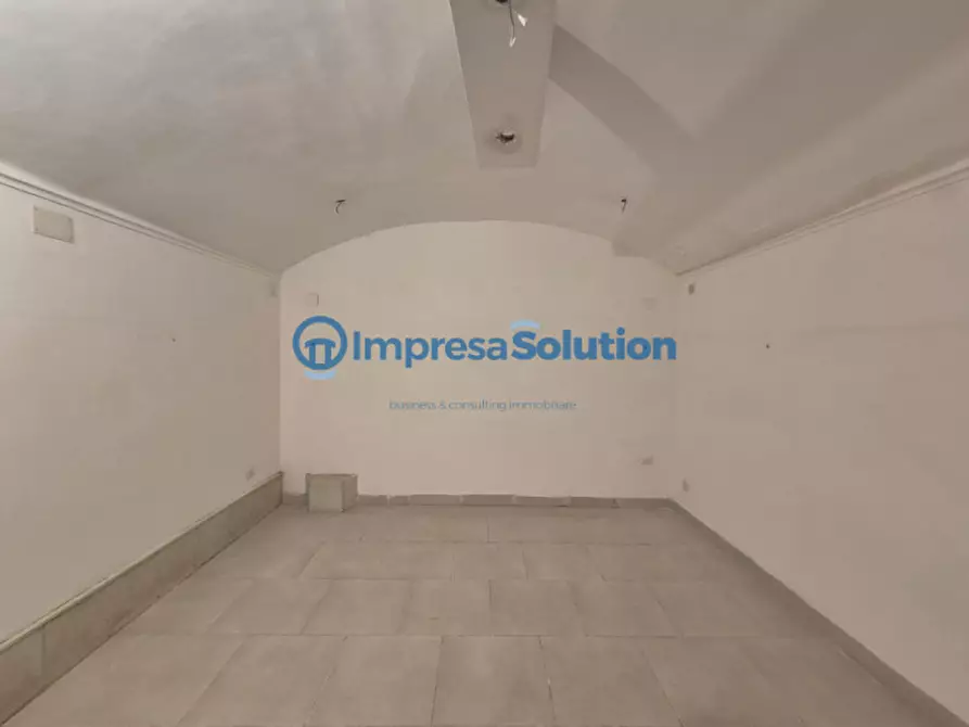 Immagine 5 di Negozio in affitto  in Via Giuseppe Fiorelli 3 a Napoli