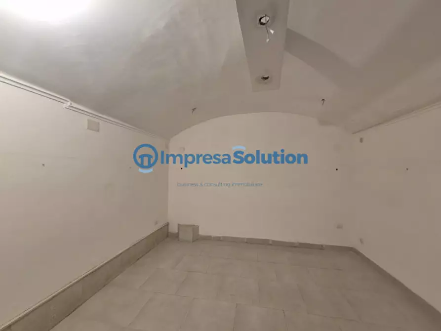 Immagine 6 di Negozio in affitto  in Via Giuseppe Fiorelli 3 a Napoli