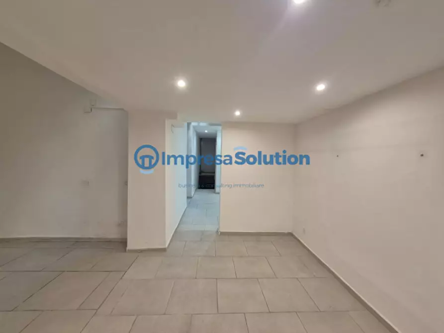 Immagine 8 di Negozio in affitto  in Via Giuseppe Fiorelli 3 a Napoli