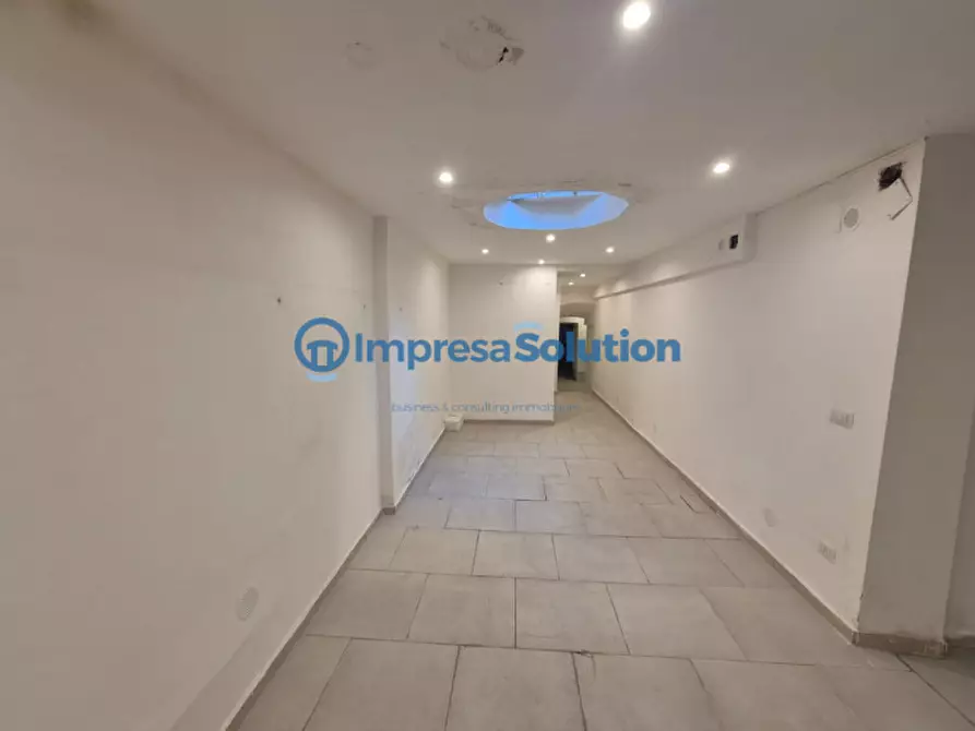 Immagine 9 di Negozio in affitto  in Via Giuseppe Fiorelli 3 a Napoli