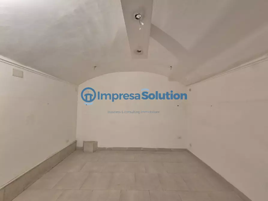 Immagine 10 di Negozio in affitto  in Via Giuseppe Fiorelli 3 a Napoli