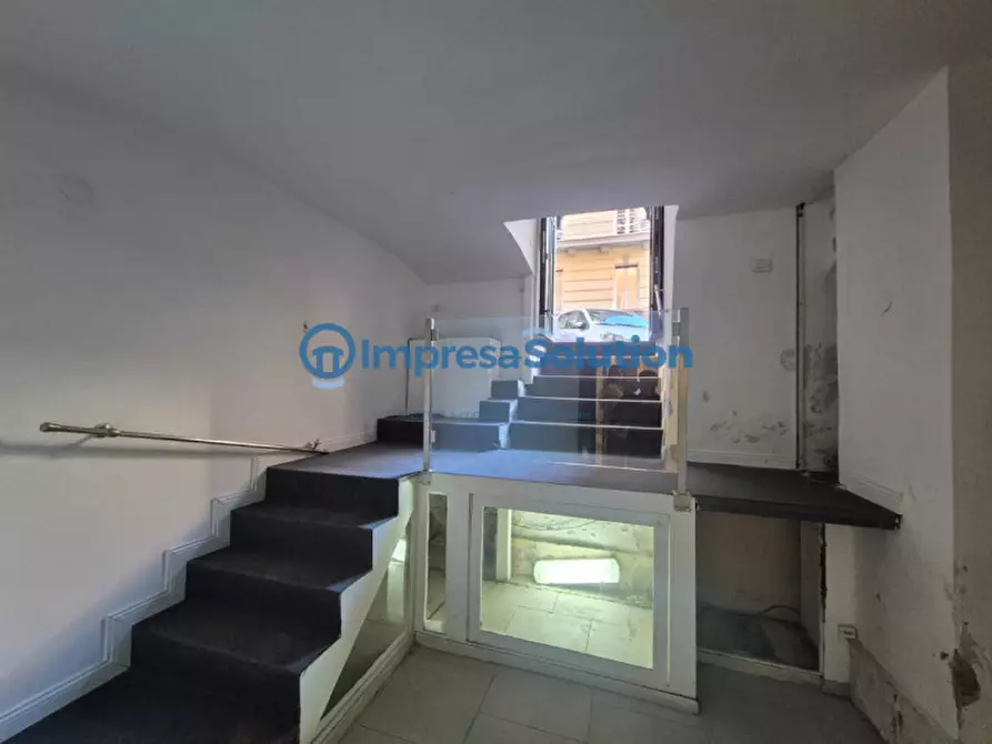 Immagine 15 di Negozio in affitto  in Via Giuseppe Fiorelli 3 a Napoli