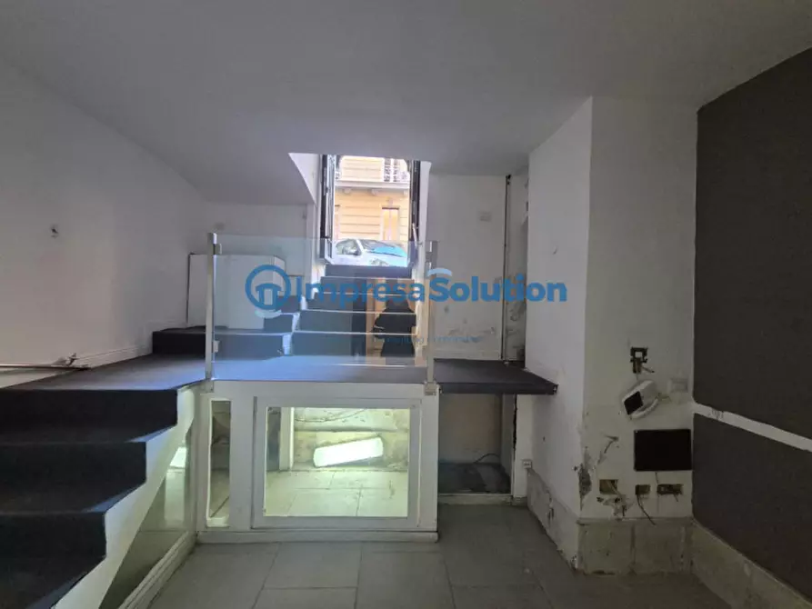 Immagine 17 di Negozio in affitto  in Via Giuseppe Fiorelli 3 a Napoli