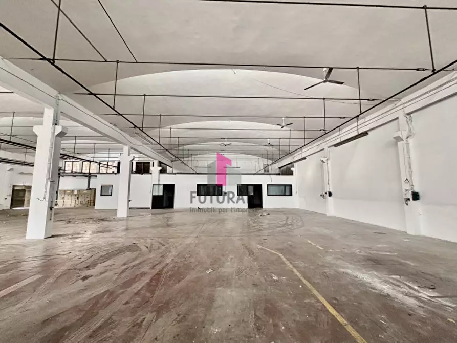 Immagine 2 di Capannone industriale in affitto  in via volta a Limena