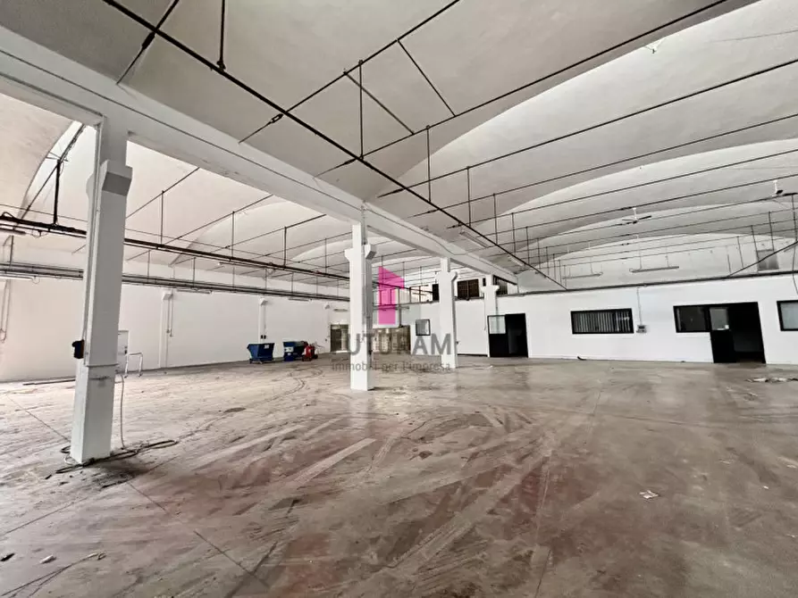 Immagine 3 di Capannone industriale in affitto  in via volta a Limena