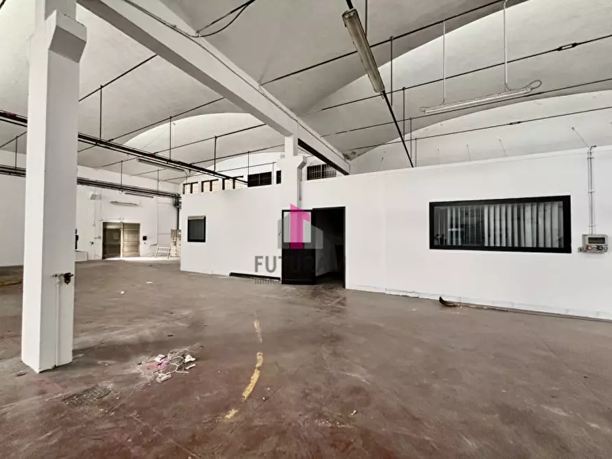 Immagine 5 di Capannone industriale in affitto  in via volta a Limena