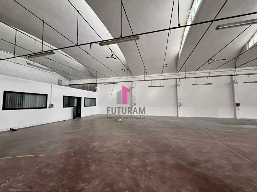 Immagine 8 di Capannone industriale in affitto  in via volta a Limena