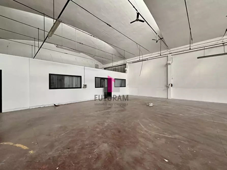 Immagine 10 di Capannone industriale in affitto  in via volta a Limena