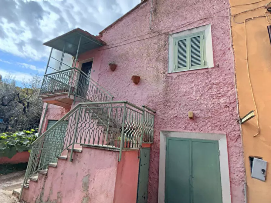 Immagine 1 di Palazzo in vendita  in Via dei Castelli Romani a Rocca Di Papa