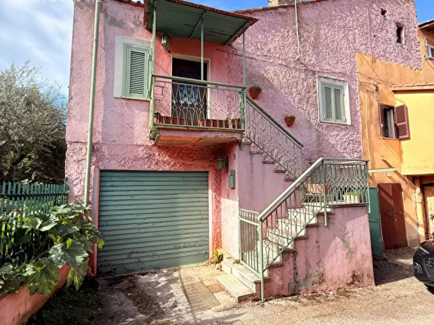 Immagine 2 di Palazzo in vendita  in Via dei Castelli Romani a Rocca Di Papa