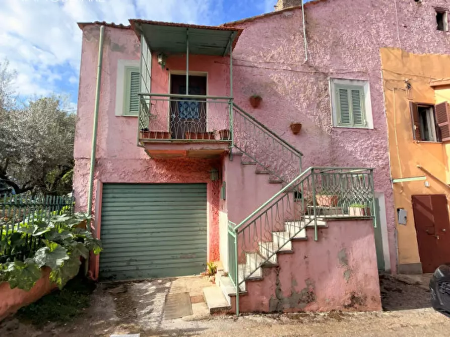 Immagine 11 di Palazzo in vendita  in Via dei Castelli Romani a Rocca Di Papa