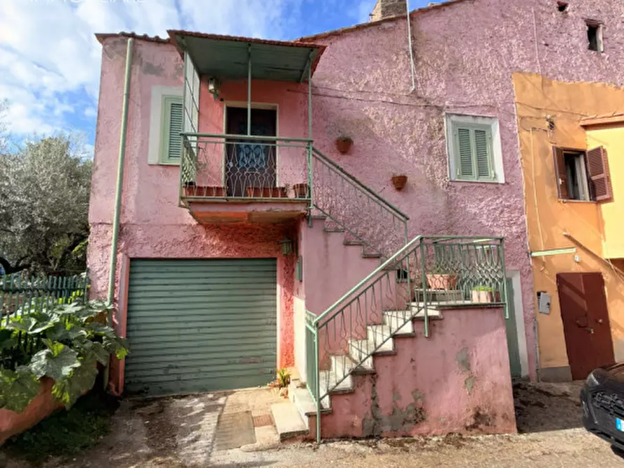 Immagine 12 di Palazzo in vendita  in Via dei Castelli Romani a Rocca Di Papa