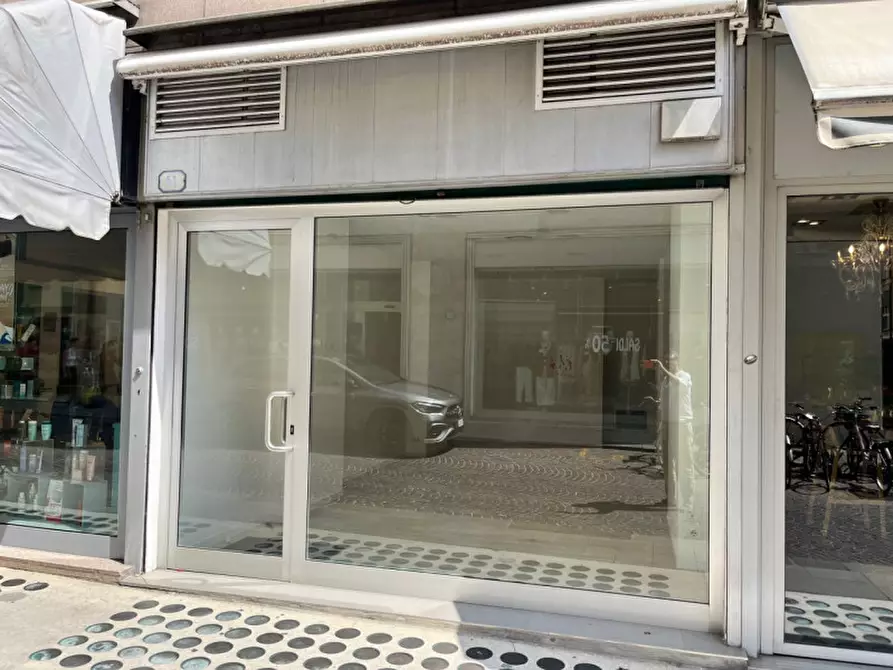Immagine 1 di Negozio in affitto  in Via Altinate a Padova