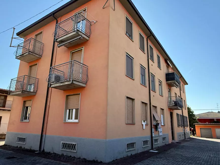 Immagine 12 di Appartamento in vendita  in VIA SAN CARLO BORROMEO 4 a Levate