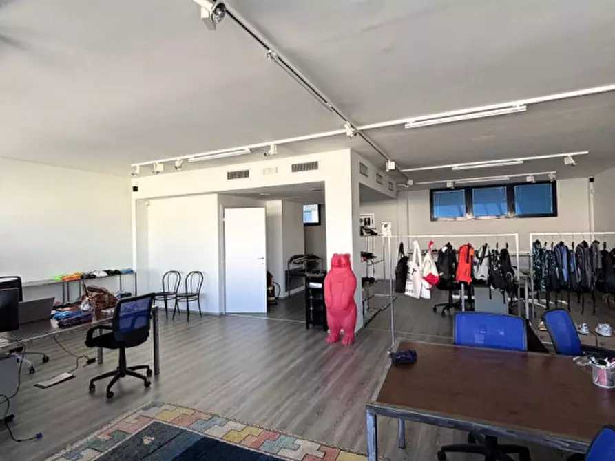 Immagine 9 di Ufficio in vendita  a Padova