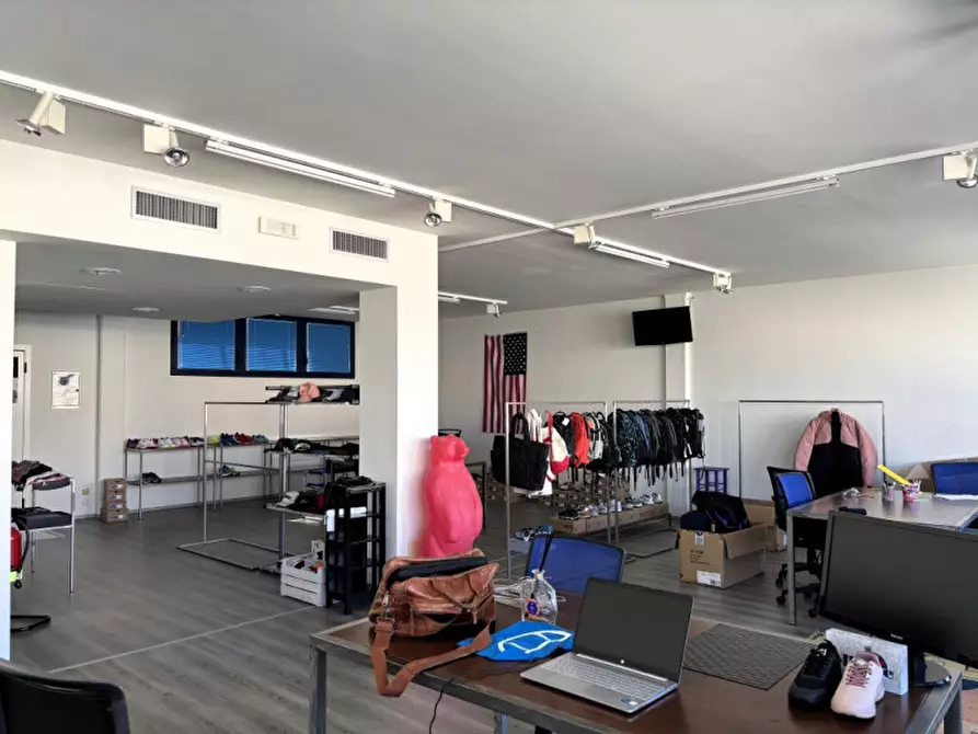 Immagine 13 di Ufficio in vendita  a Padova