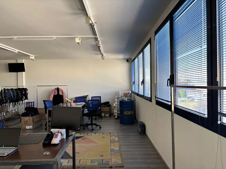 Immagine 14 di Ufficio in vendita  a Padova