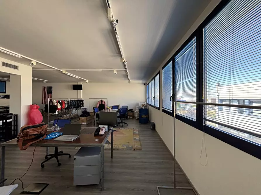 Immagine 15 di Ufficio in vendita  a Padova