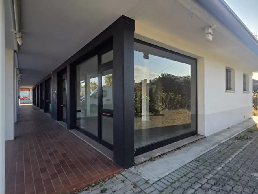 Immagine 2 di Negozio in affitto  in Via Castellana 117 a Resana