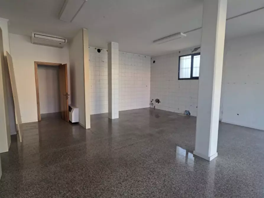 Immagine 4 di Negozio in affitto  in Via Castellana 117 a Resana