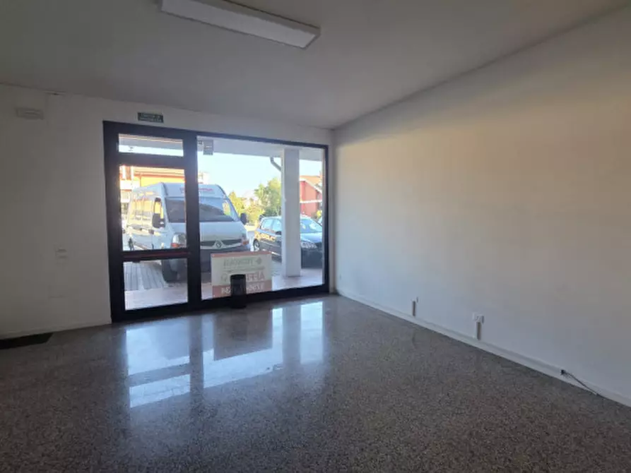 Immagine 5 di Negozio in affitto  in Via Castellana 117 a Resana
