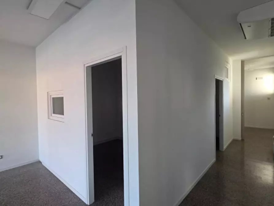 Immagine 8 di Negozio in affitto  in Via Castellana 117 a Resana