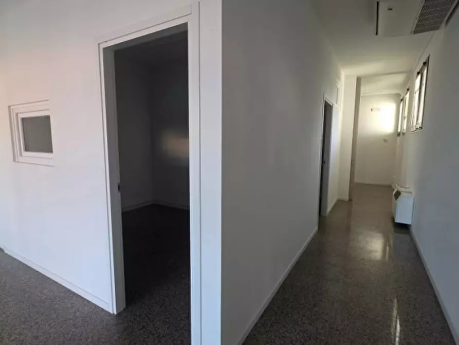 Immagine 9 di Negozio in affitto  in Via Castellana 117 a Resana
