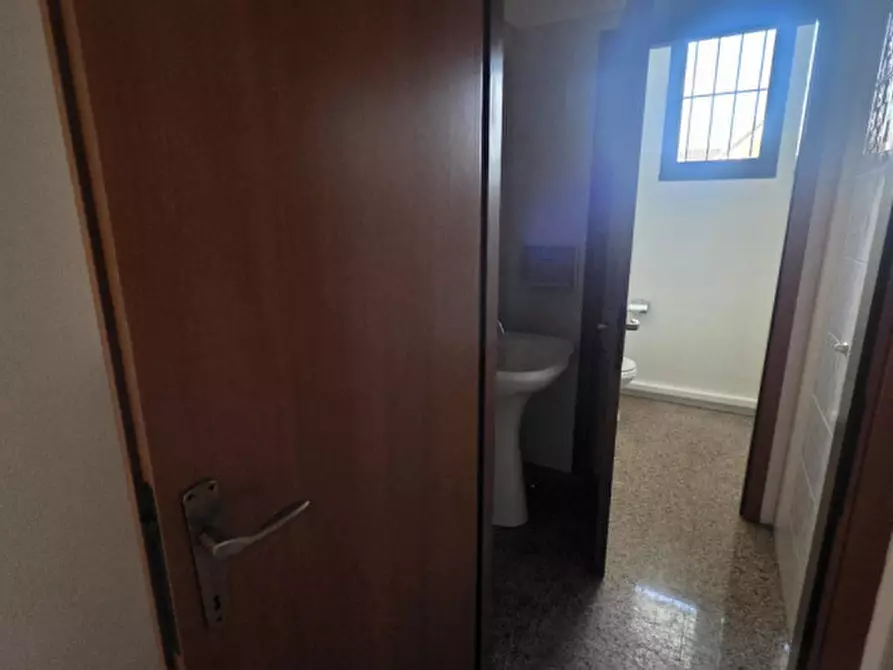 Immagine 11 di Negozio in affitto  in Via Castellana 117 a Resana
