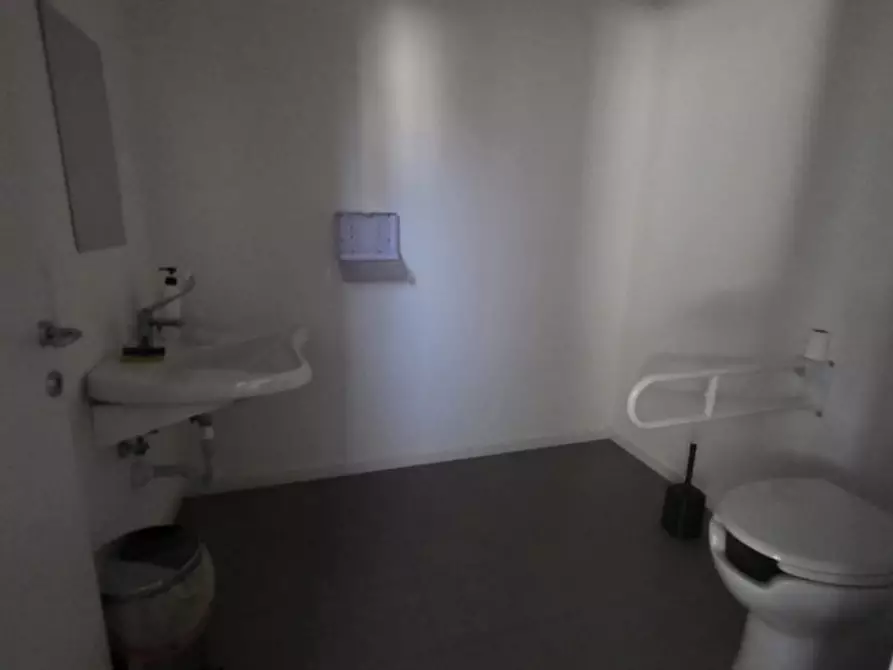 Immagine 14 di Negozio in affitto  in Via Castellana 117 a Resana