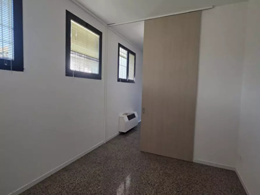 Immagine 16 di Negozio in affitto  in Via Castellana 117 a Resana