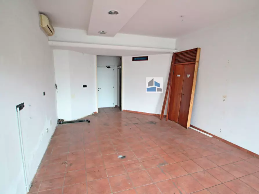 Immagine 1 di Negozio in vendita  in via pepe a Santa Maria Di Sala