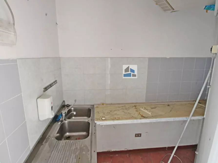 Immagine 2 di Negozio in vendita  in via pepe a Santa Maria Di Sala