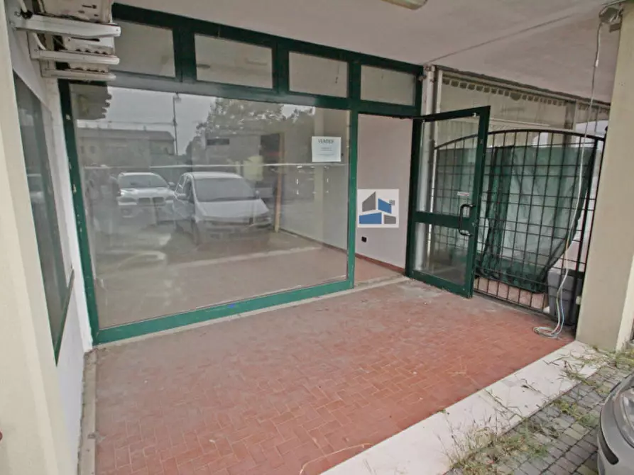 Immagine 5 di Negozio in vendita  in via pepe a Santa Maria Di Sala