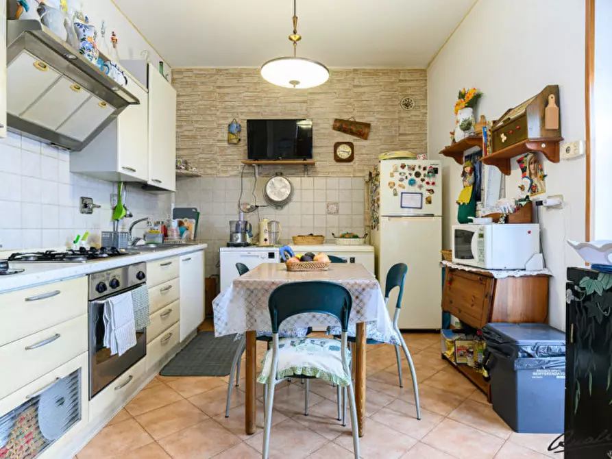 Immagine 8 di Appartamento in vendita  in Via Agugliano a Roma