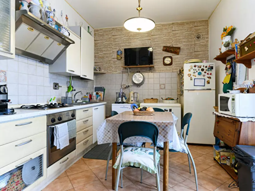 Immagine 10 di Appartamento in vendita  in Via Agugliano a Roma