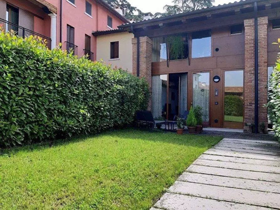 Immagine 1 di Appartamento in vendita  in Strada di Saviabona 275 a Vicenza