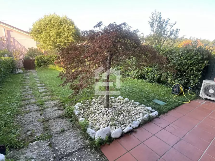 Immagine 1 di Casa bifamiliare in vendita  in Via Caduti dell'Egeo a Desenzano Del Garda