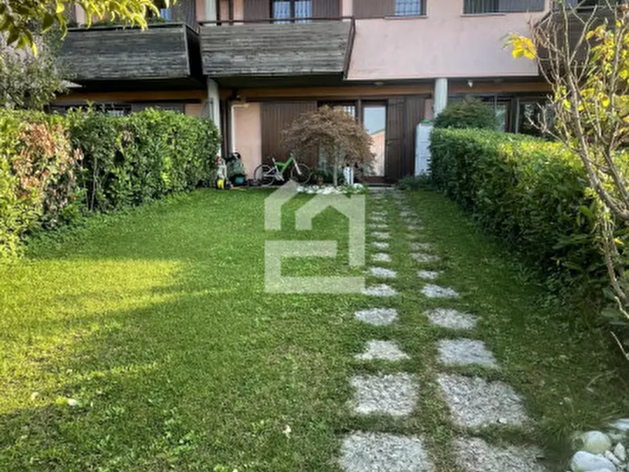 Immagine 2 di Casa bifamiliare in vendita  in Via Caduti dell'Egeo a Desenzano Del Garda