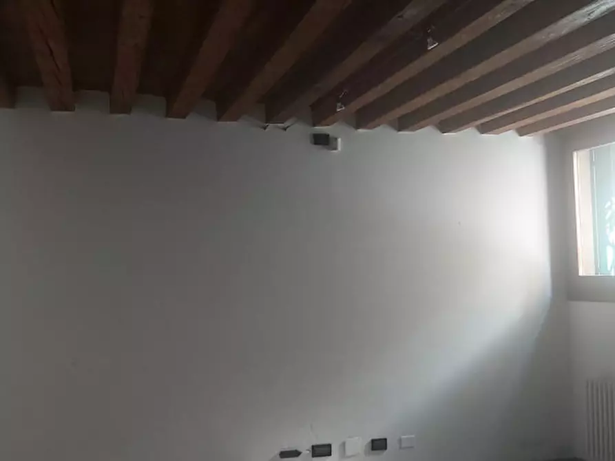 Immagine 3 di Ufficio in vendita  in Contra' San Silvestro, 46 a Vicenza