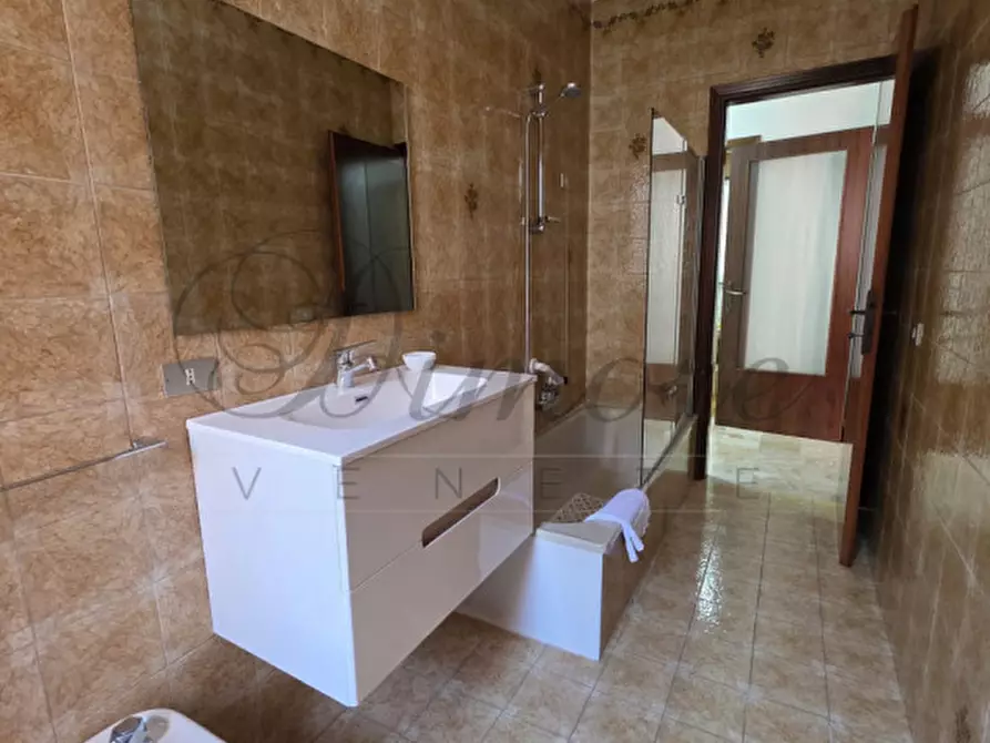 Immagine 23 di Appartamento in vendita  in Via Luigi Mariutto a Mirano