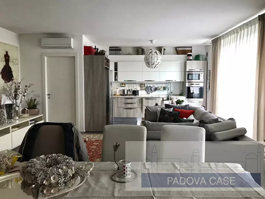 Immagine 1 di Villetta a schiera in vendita  in Via degli Artisti a Padova