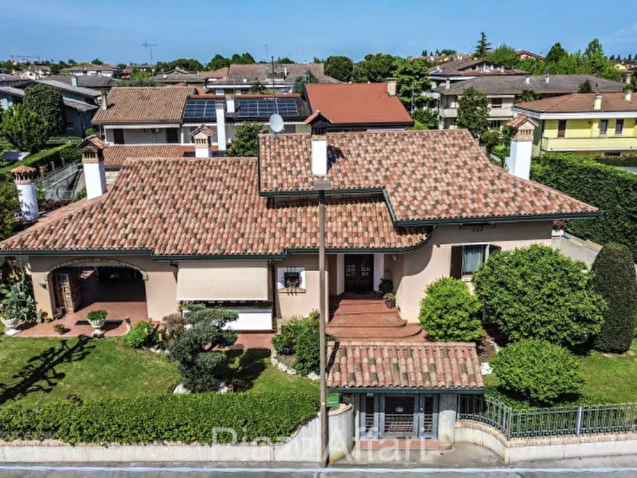 Immagine 2 di Villa in vendita  in Via Donizzetti a Piove Di Sacco