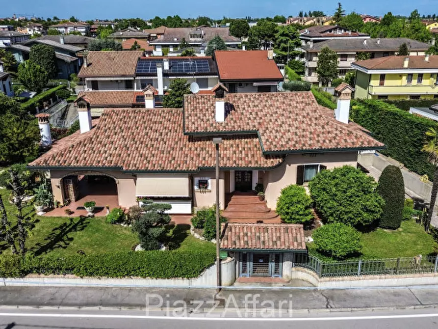Immagine 3 di Villa in vendita  in Via Donizzetti a Piove Di Sacco